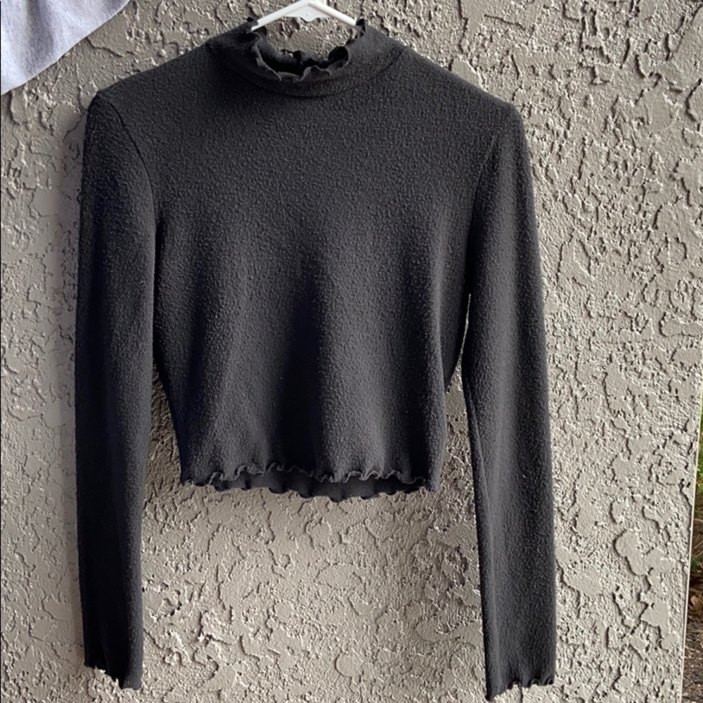 Black cropped turtleneck sweater w/ scalloped neck